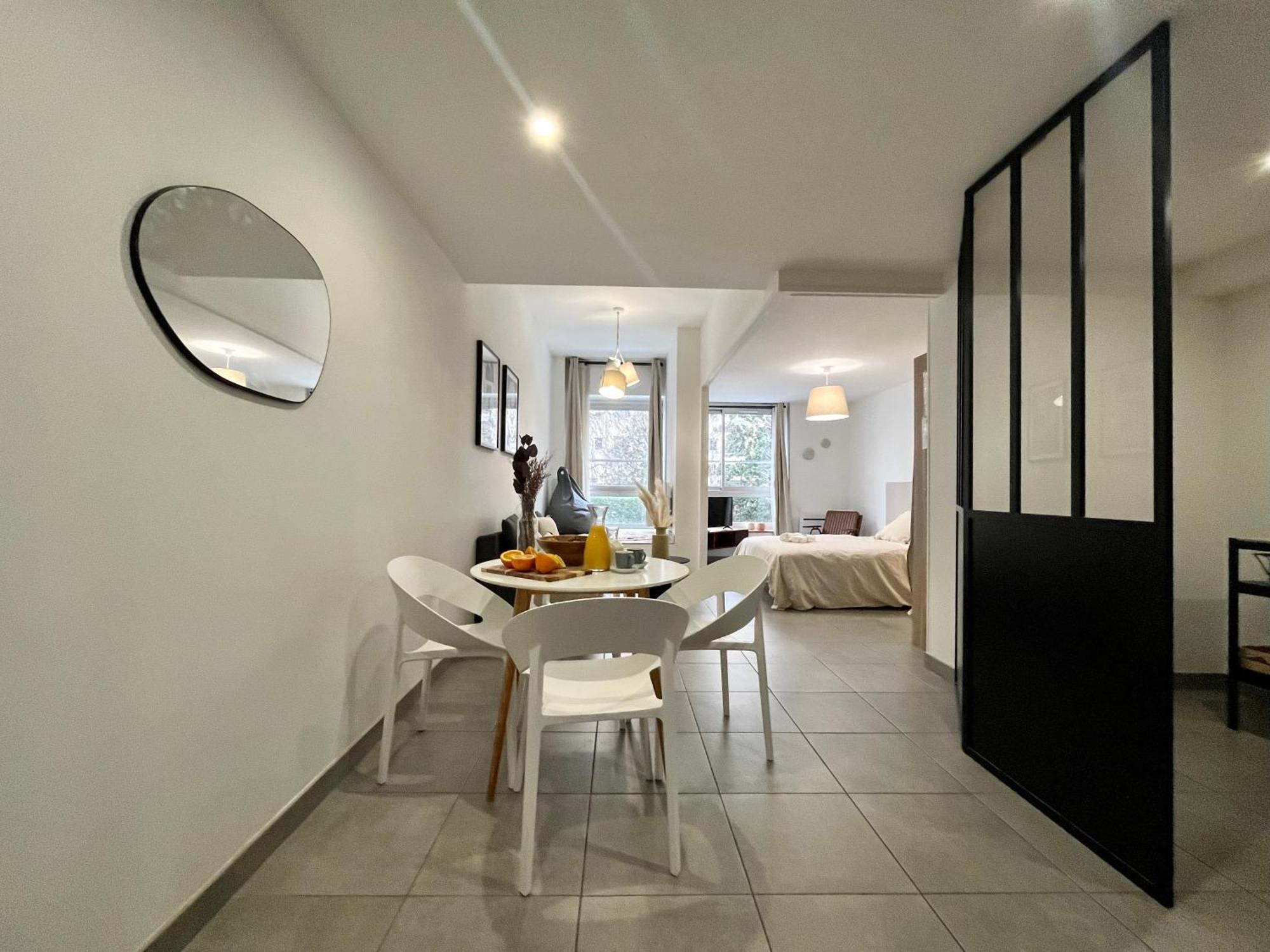 Suite Danbury Lyon Ngoại thất bức ảnh